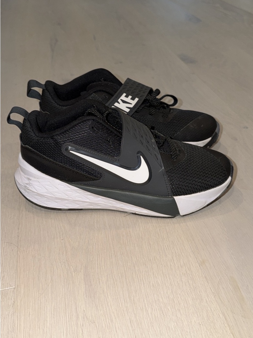Kids Nike Shoes Size 6.5